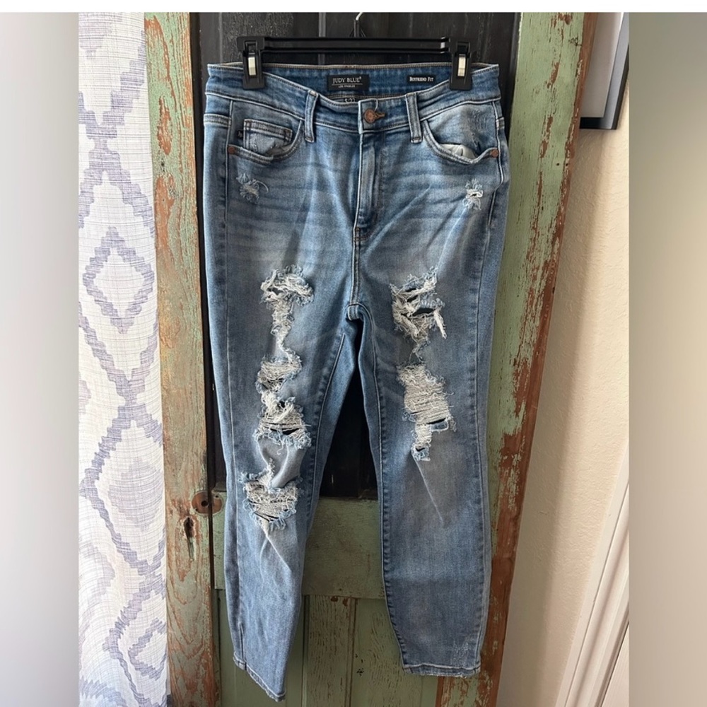 Judy Blue Boyfriend Fit Distressed Jeans Size 5/27